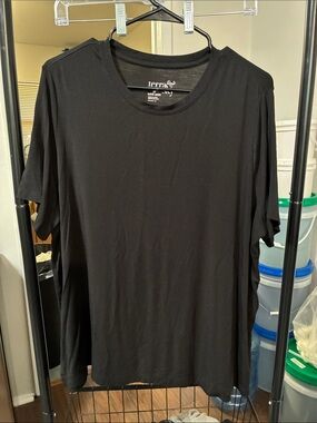 Terra & Sky Black Short Sleeve Crewneck Tee